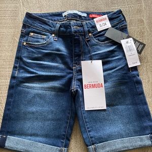 Brand new with tags Celebrity Pink Bermuda shorts. Size 0/24